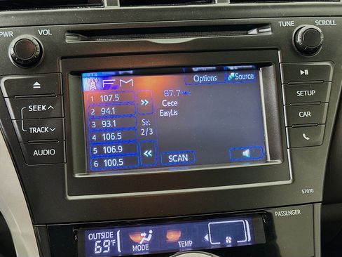 Used 2013 Toyota Prius V Two image 19