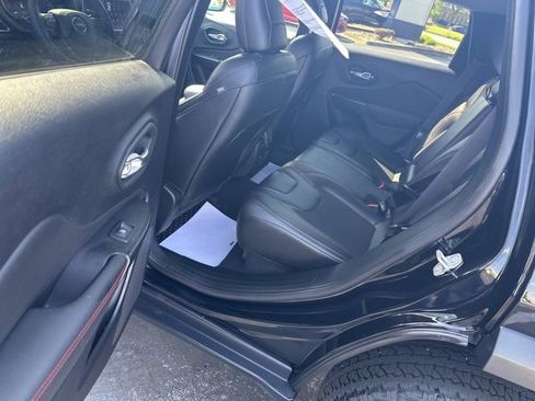 Used 2022 Jeep Cherokee Trailhawk w/ Technology Group B AWD/4WD image 14