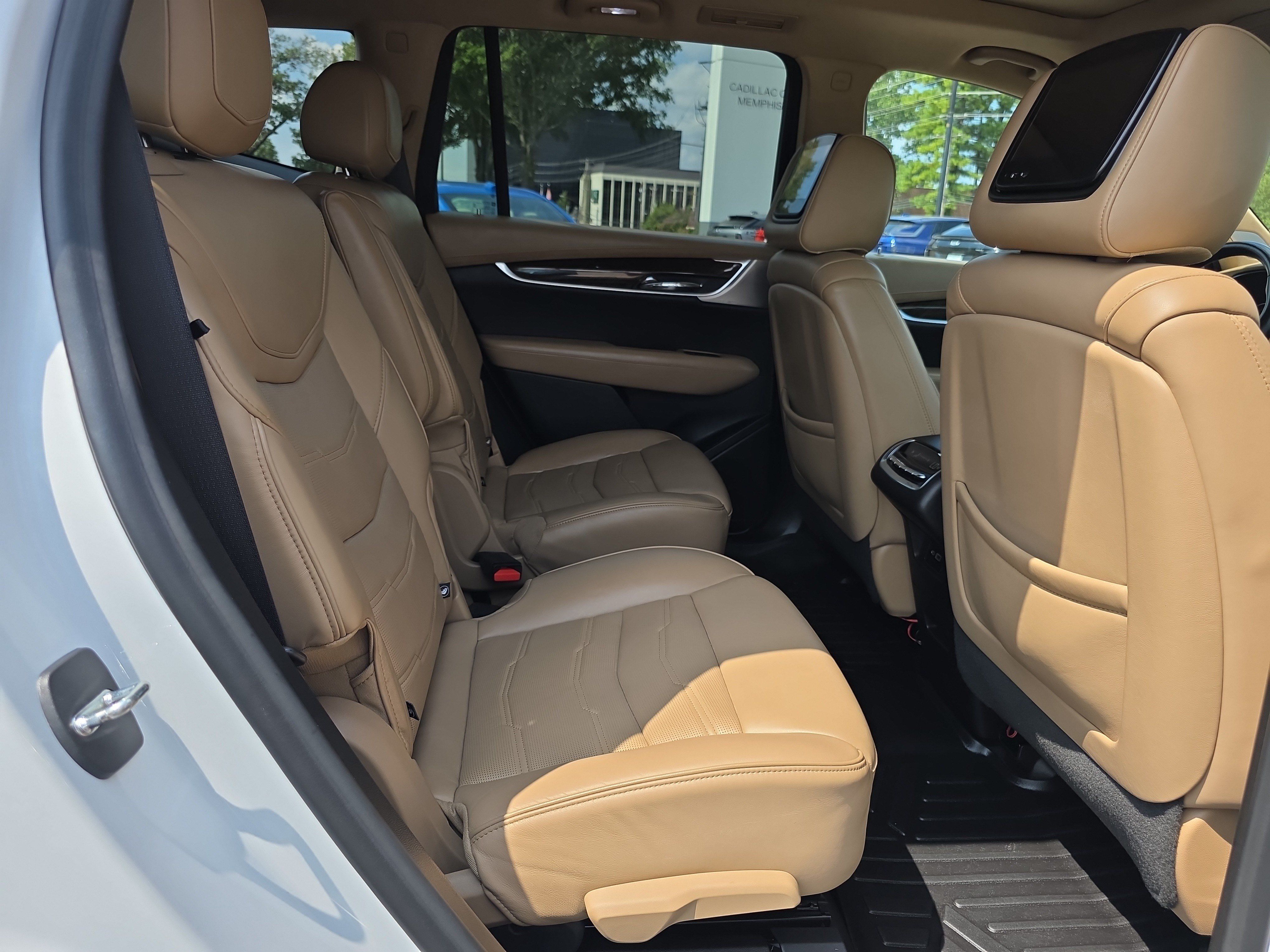 Used 2020 Cadillac XT6 Premium Luxury w/ Platinum Package FWD image 16