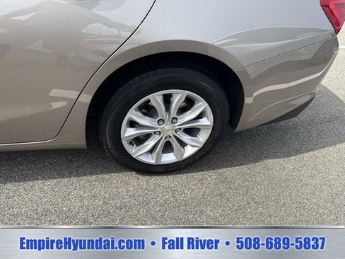 Used 2025 Chevrolet Malibu LT FWD image 13