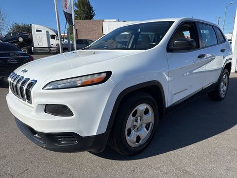 Used 2016 Jeep Cherokee Sport image 2