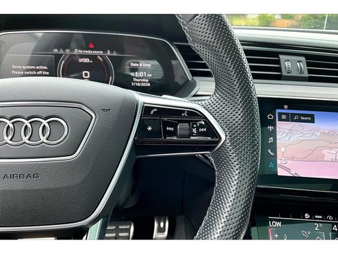 Used 2024 Audi SQ8 e-tron Premium Plus w/ Black Optic Package AWD/4WD image 19
