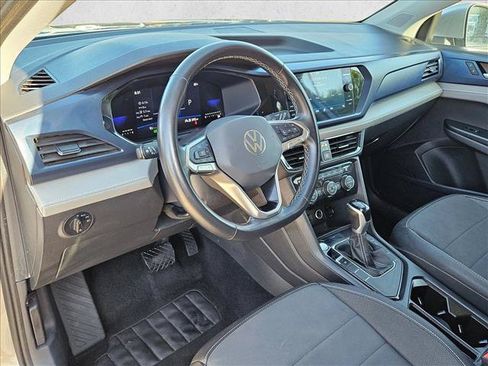 Used 2024 Volkswagen Taos SE FWD image 10