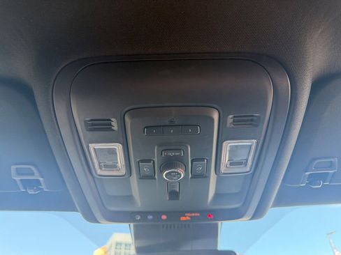 Used 2023 GMC Yukon XL Denali AWD/4WD image 19