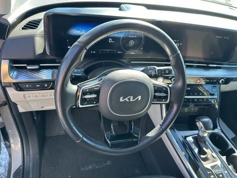 Used 2024 Kia Carnival SX Prestige image 15