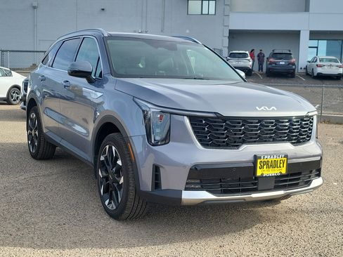 Used 2025 Kia Sorento EX w/ Panoramic Sunroof Package image 4