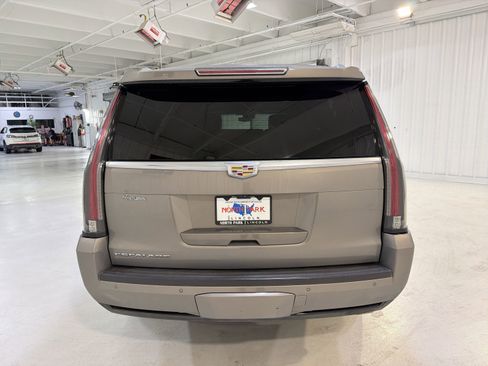 Used 2018 Cadillac Escalade ESV Platinum image 28