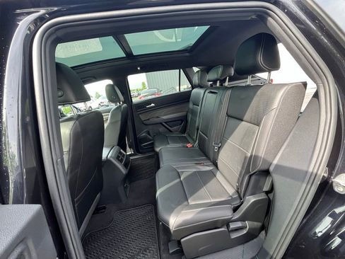 Used 2022 Volkswagen Atlas Cross Sport SE AWD/4WD image 25