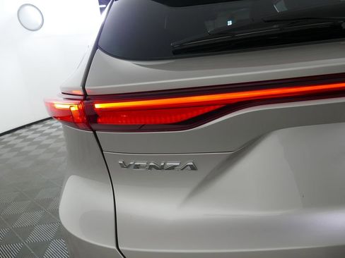 Used 2023 Toyota Venza XLE AWD/4WD image 30