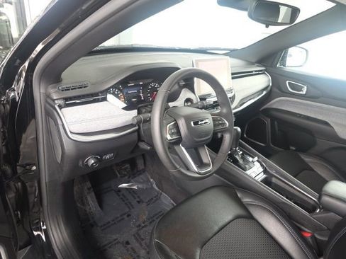 Used 2023 Jeep Compass Latitude image 21