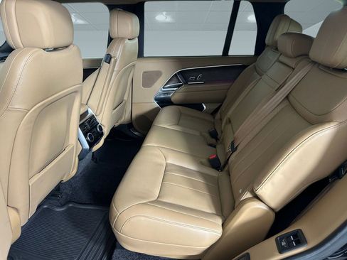 Used 2023 Land Rover Range Rover Long Wheelbase SE image 12