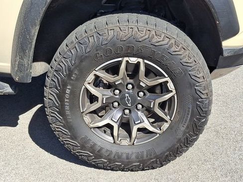 Used 2024 Chevrolet Colorado ZR2 w/ ZR2 Convenience Package III image 8