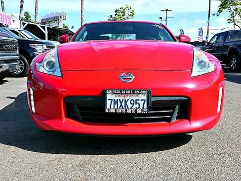 Used 2016 Nissan 370Z Coupe RWD image 2