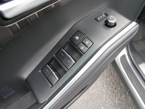 Used 2024 Toyota Highlander Platinum image 37