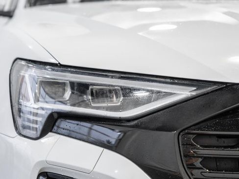 Used 2024 Audi Q8 e-tron Premium Plus image 11