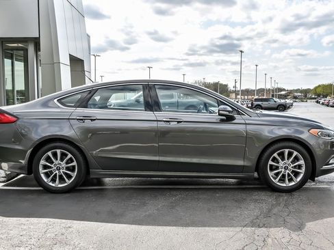 Used 2017 Ford Fusion SE w/ Fusion SE Technology Package FWD image 11