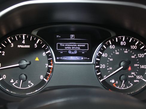 Used 2018 Nissan Pathfinder SL w/ Cargo Package FWD image 12