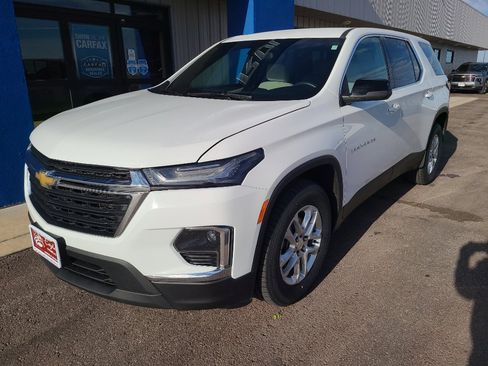 Used 2022 Chevrolet Traverse LS image 3