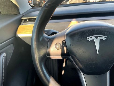 Used 2018 Tesla Model 3 Mid Range RWD image 22