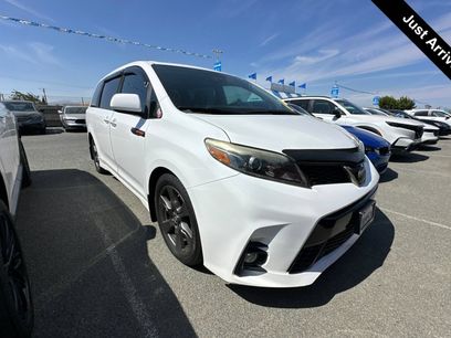 Used 2019 Toyota Sienna SE w/ SE Preferred Package