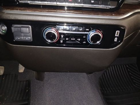 Used 2025 GMC Sierra 3500 SLE image 24