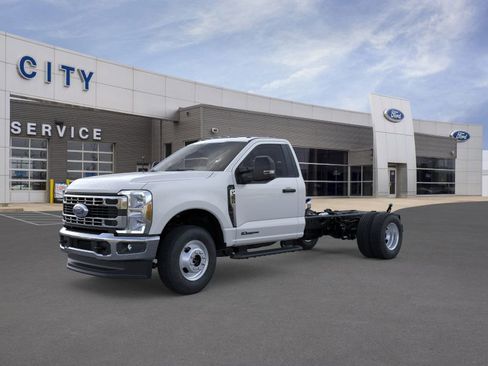New 2026 Ford F350 XL w/ XL Chrome Package image 3