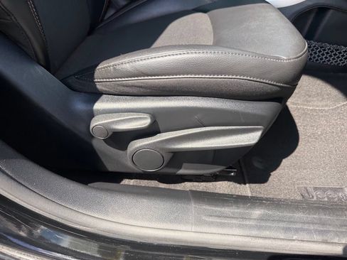 Used 2018 Jeep Compass Latitude AWD/4WD image 58