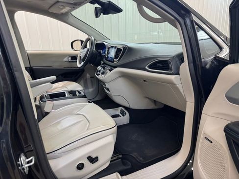 Used 2018 Chrysler Pacifica Limited w/ Advanced Safetytec Group image 24