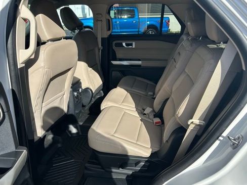 Used 2021 Ford Explorer XLT w/ Equipment Group 202A image 18