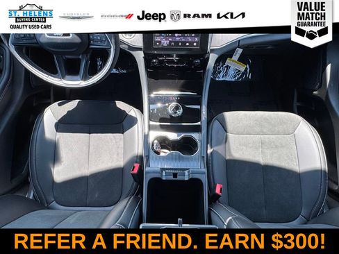 Certified 2025 Jeep Grand Cherokee Altitude AWD/4WD image 30