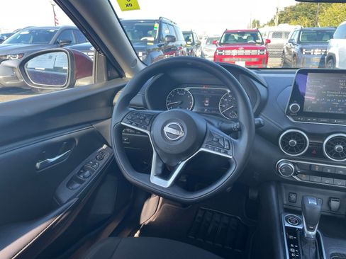 Used 2025 Nissan Sentra SV image 33