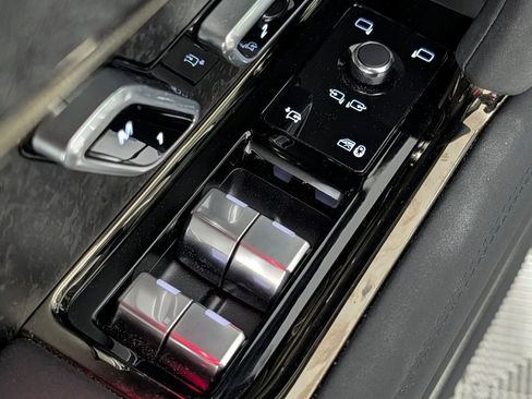 Used 2023 Land Rover Range Rover Sport SE Dynamic image 27