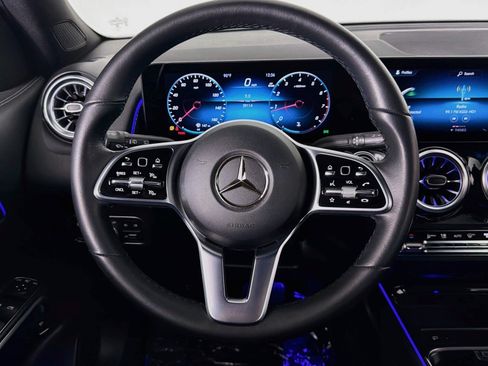 Used 2023 Mercedes-Benz GLB 250 w/ Premium Package image 18
