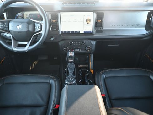 Used 2024 Ford Bronco Badlands image 2