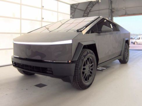 Used 2024 Tesla Cybertruck Cyberbeast AWD/4WD image 5