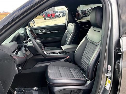Used 2025 Ford Explorer ST-Line w/ ST-Line Street Pack image 25