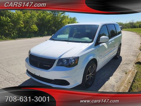 Used 2014 Dodge Grand Caravan SE FWD image 1