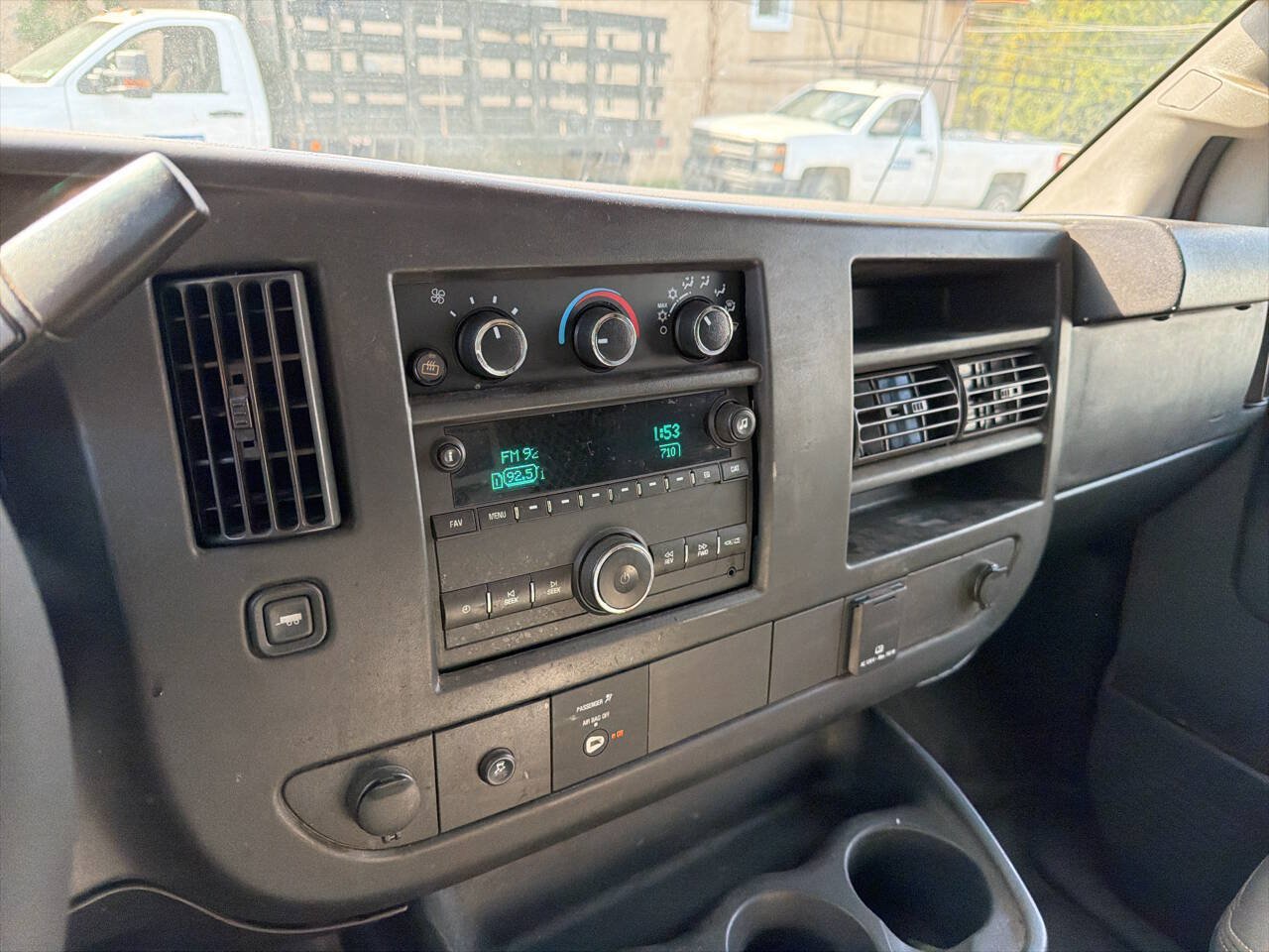 Used 2016 Chevrolet Express 2500 Extended RWD image 6