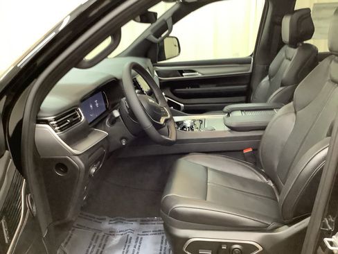 New 2026 Jeep Grand Wagoneer 4WD w/ Premium Group I image 15