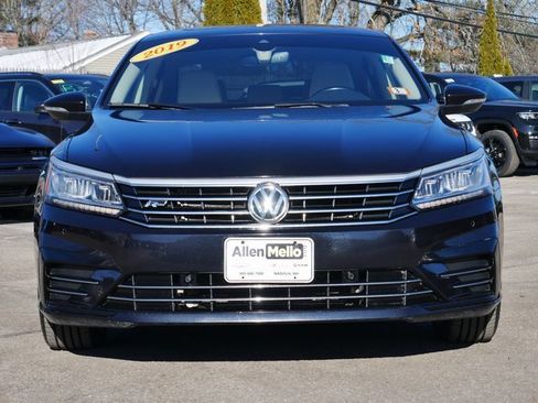 Used 2019 Volkswagen Passat 2.0T SE R-Line image 2