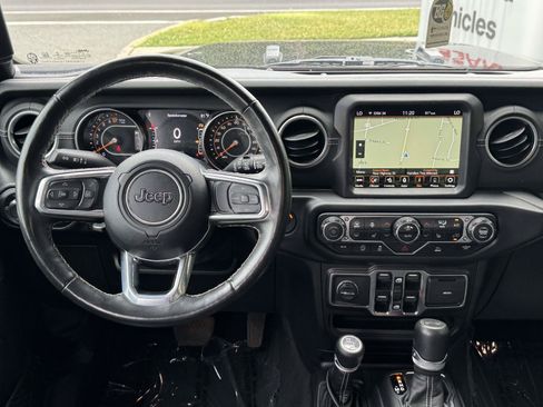 Used 2022 Jeep Wrangler Unlimited Sahara w/ LED Lighting Group AWD/4WD image 30