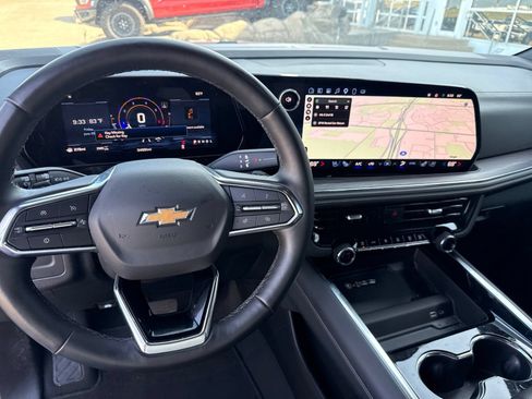 Used 2025 Chevrolet Suburban Premier AWD/4WD image 25