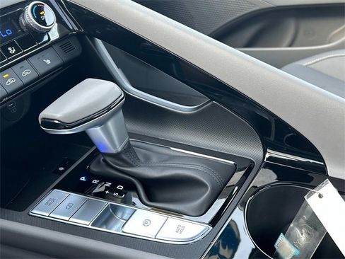 Certified 2025 Hyundai Elantra SEL image 33