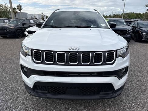 Used 2024 Jeep Compass Latitude AWD/4WD image 9