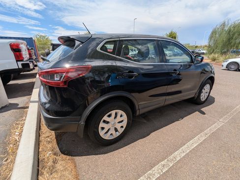 Used 2020 Nissan Rogue Sport S FWD image 3