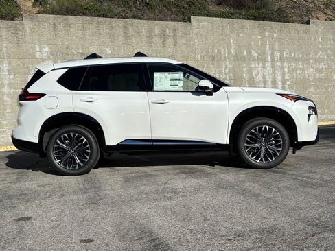 New 2026 Nissan Rogue Platinum w/ Platinum Premium Package image 2