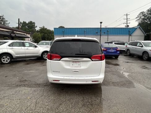Used 2017 Chrysler Pacifica LX FWD image 11