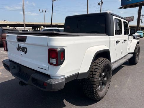 Used 2022 Jeep Gladiator Sport AWD/4WD image 8