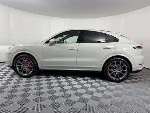 Certified 2026 Porsche Cayenne S AWD/4WD image 2