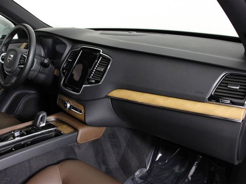 Certified 2024 Volvo XC90 T8 Plus image 22